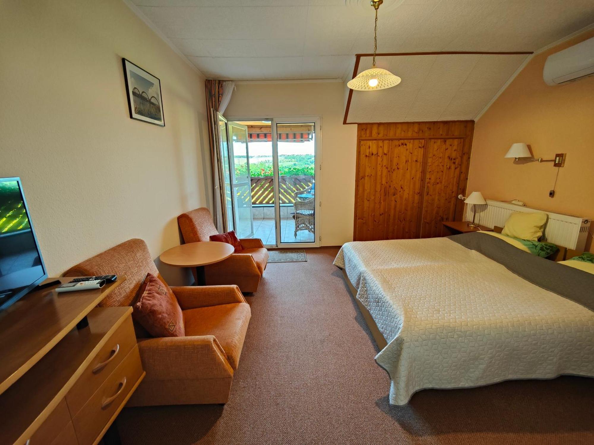 Viola House Hotel Hévíz Eksteriør billede